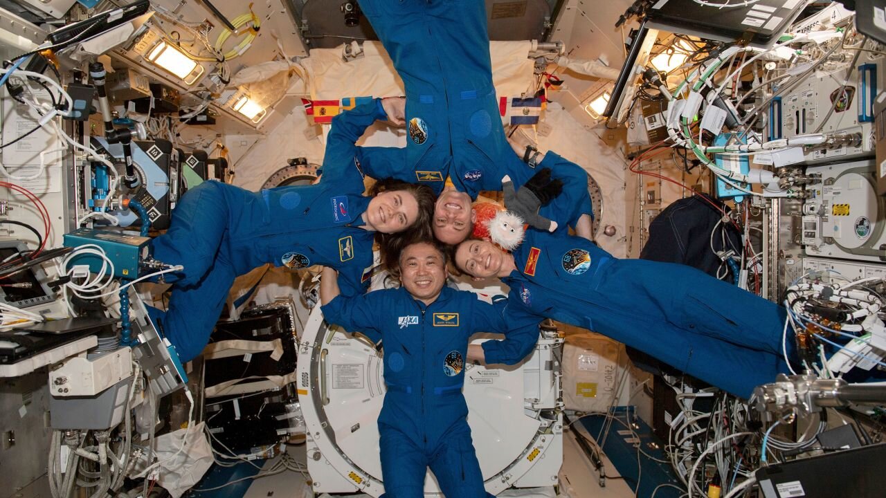 Astronaut crew splashes down in Florida