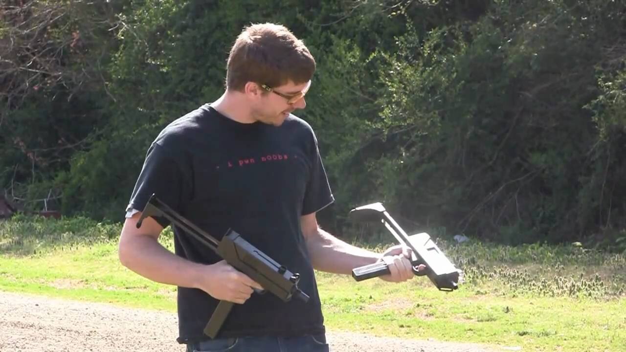 Dual Wielding Mac-10's