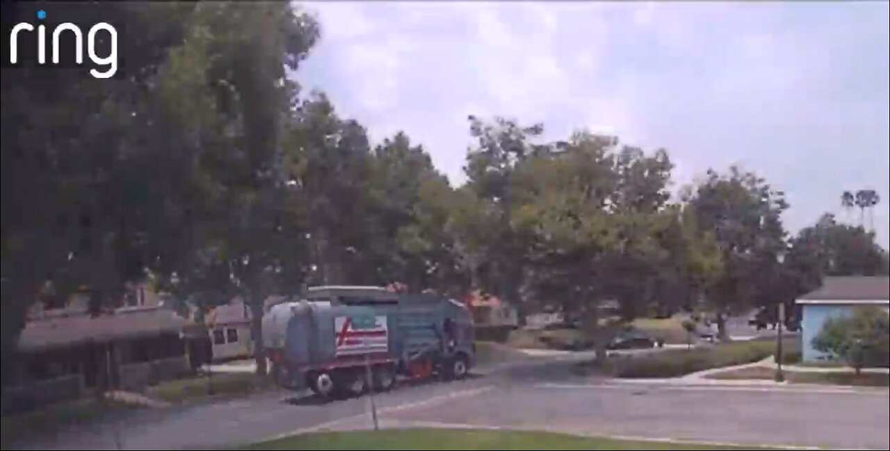 July 12, 2024 12:57 Garage truck