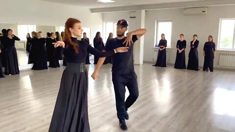 Парень и Девушка танцуют очень классно 2022 Супер Чеченская песня