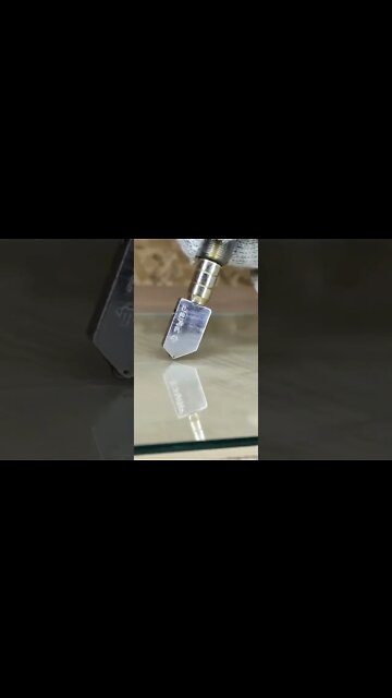 Glass Cutting Art #dailyhackness #ytshorts #challenges #doityourself #useful #glasscutting #viral