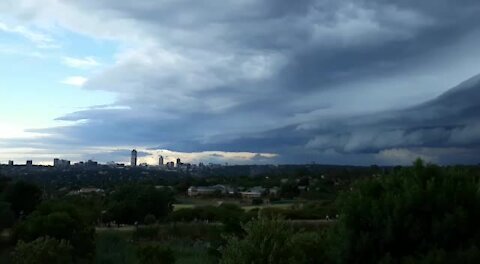 SOUTH AFRICA - Johannesburg. Carols by Candlelight rained out (Video) (vZt)