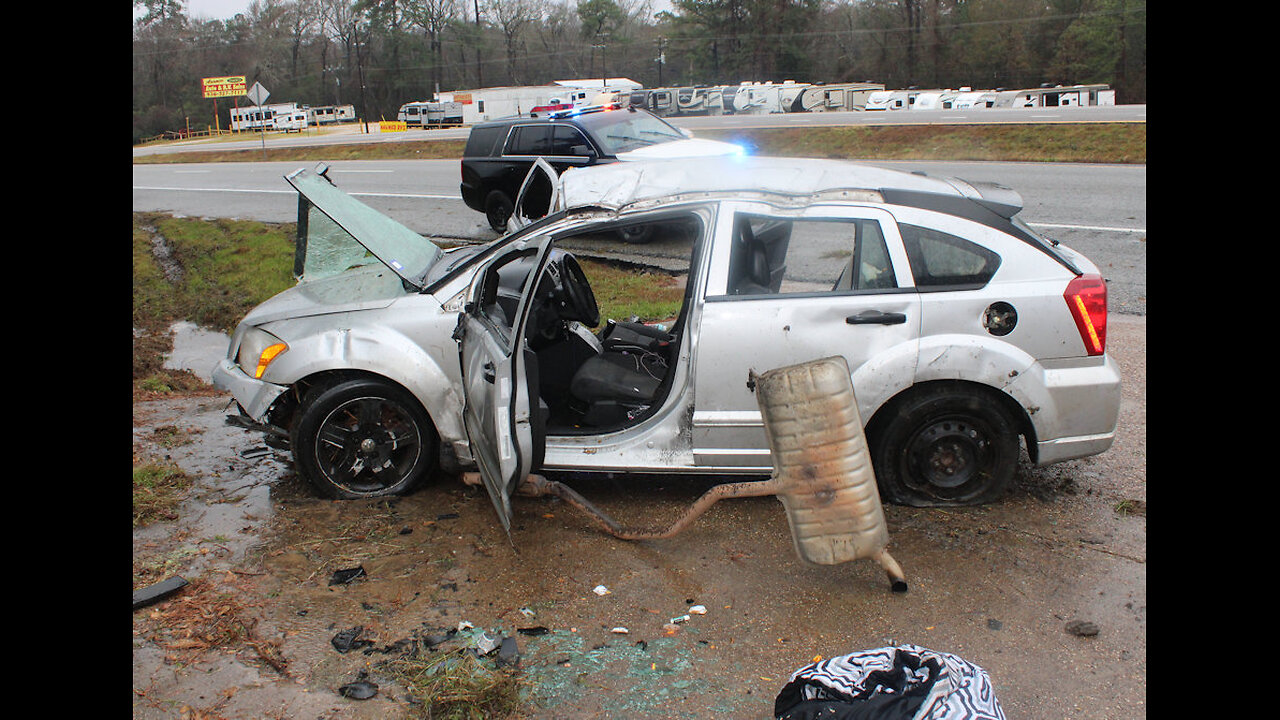 BLOWN TIRE CAUSES ROLLOVER, LIVINGSTON TEXAS, 01/22/24...