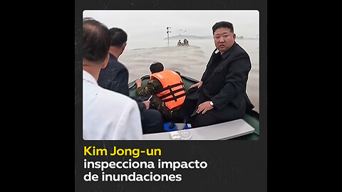 Kim Jong-un inspecciona en lancha las zonas afectadas por las inundaciones