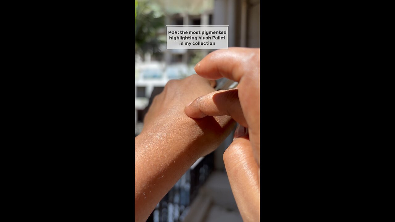 The most pigmented highlighter & blush palette #revolution Pro Blush & Glow Palette Cranberry Glow