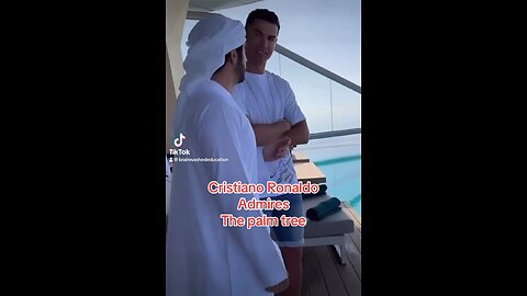 Cristiano Ronaldo admires palm tree