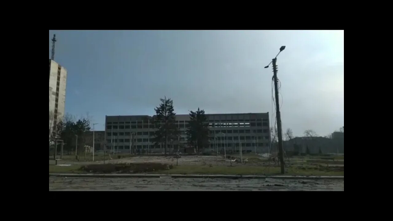 Main council building of Mariupol is now flying the Russian tri-color.