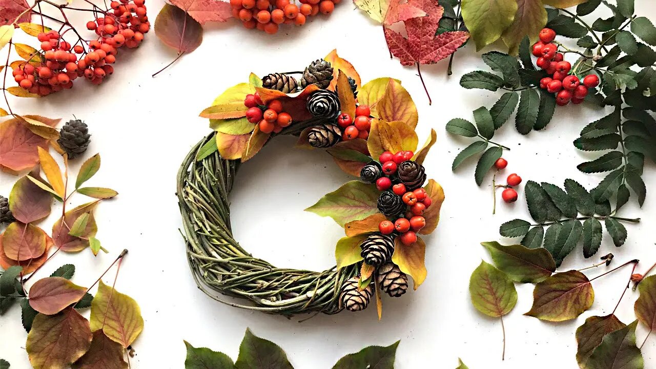 The idea of wall decor | Autumn wreath made of natural materials