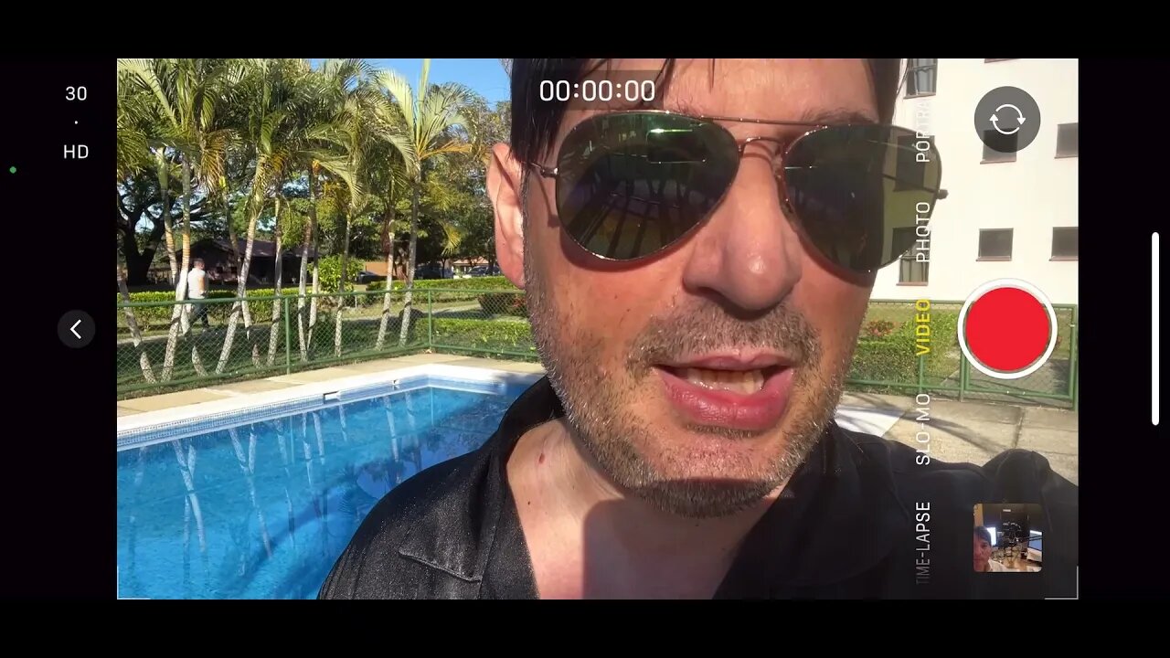 TANTI AUGURI A TUTTI I MIEI AMICI FANS DI YOUTUBE. CHE DIO POSSA ILLUMINARCI