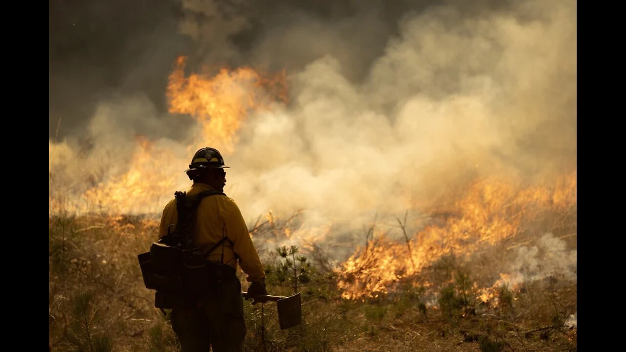 Wildfire races toward California mountain community