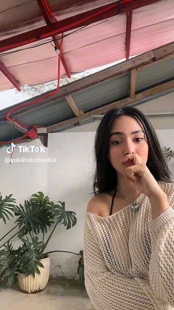 "Sizzling Filipina Rhythm: A Sensational Bikini Dance"