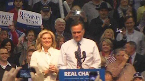 Crowd reacts as Mitt & Ann Romney are introduced Manchester NH 11-5-12