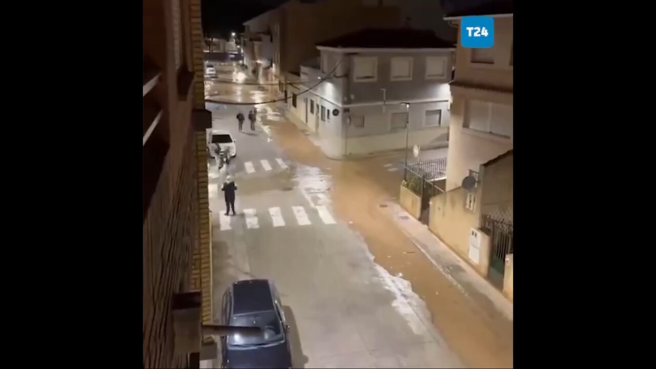 Another video showing it did not rain in Valencia Spain but in fact the water came from bottom up