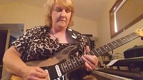 Cari Dell- female lead guitarist Jamming to Em backing track