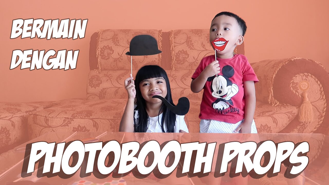 Cerita Mikaila | PLAYING WITH PHOTOBOOTH PROPS... LALA & FATHAN MAU JADI APA YA SEKARANG…?