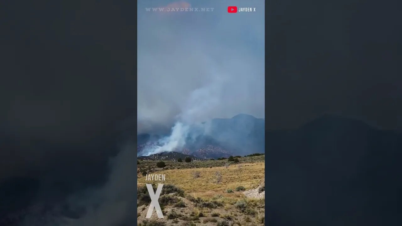 Large planes are dropping fire retardant chemicals #JacobCityFire #tooelefire #utahfire #utwx