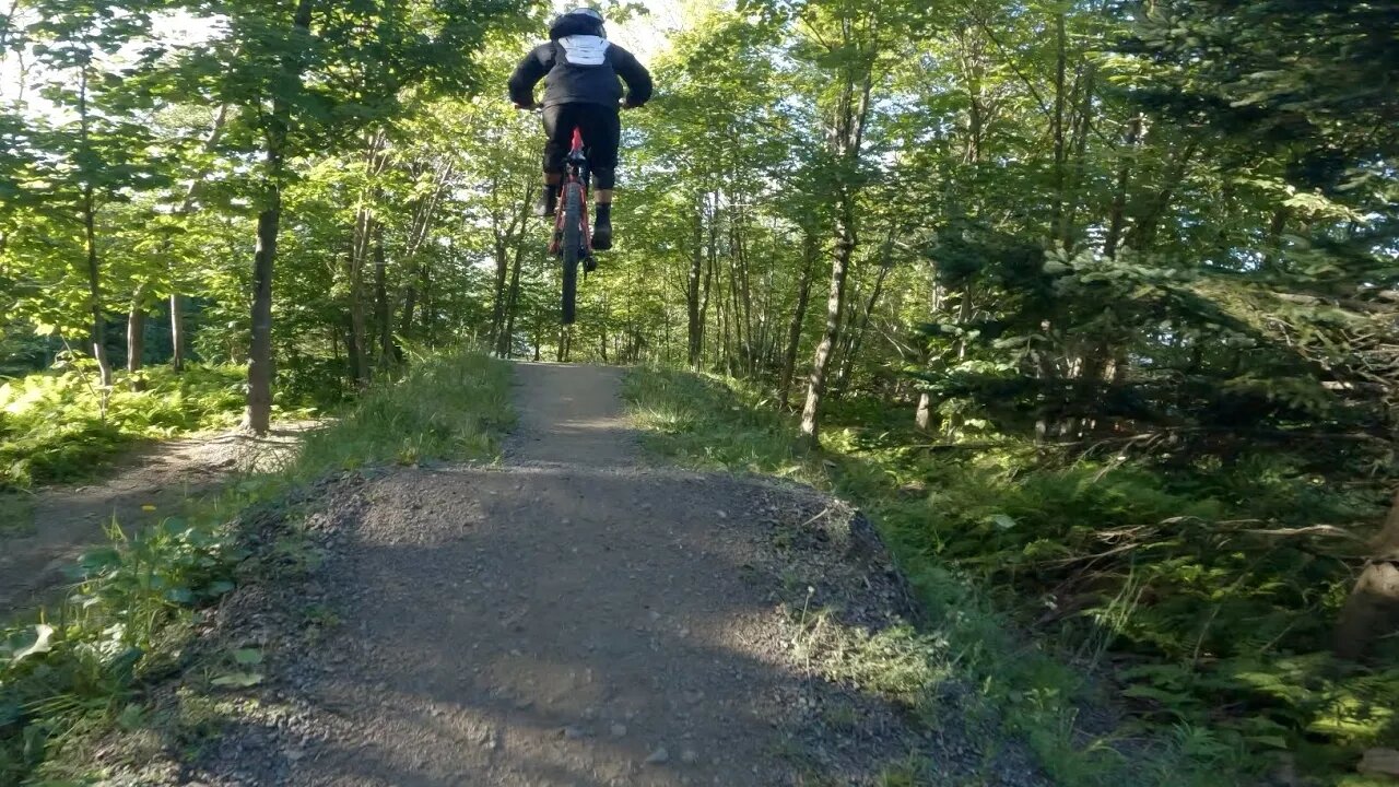 DOWNHILL BROMONT PISTE 7 JUMPS