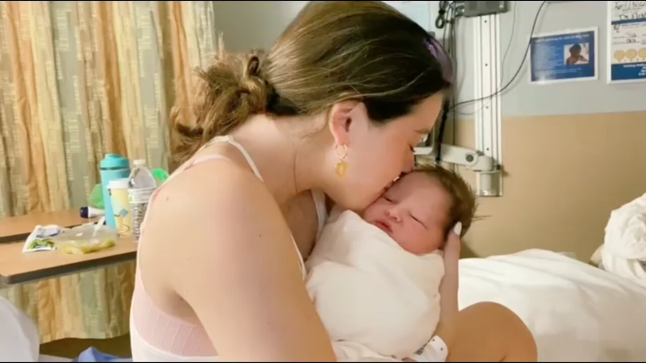 Every mother deserves a support system like this 🤩