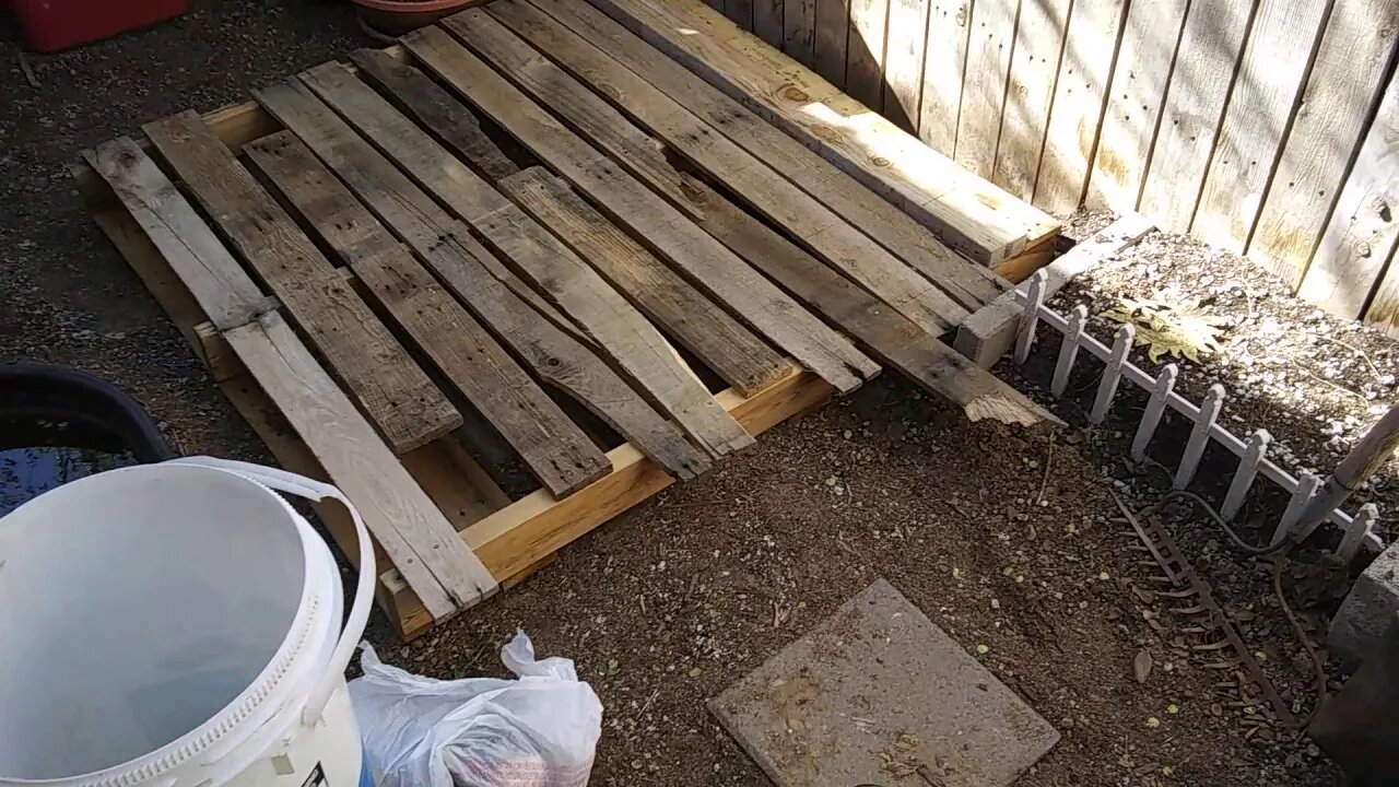 BACK TO NATURE - Building a Vertical Pallet Garden for Low Light Patio Garden.