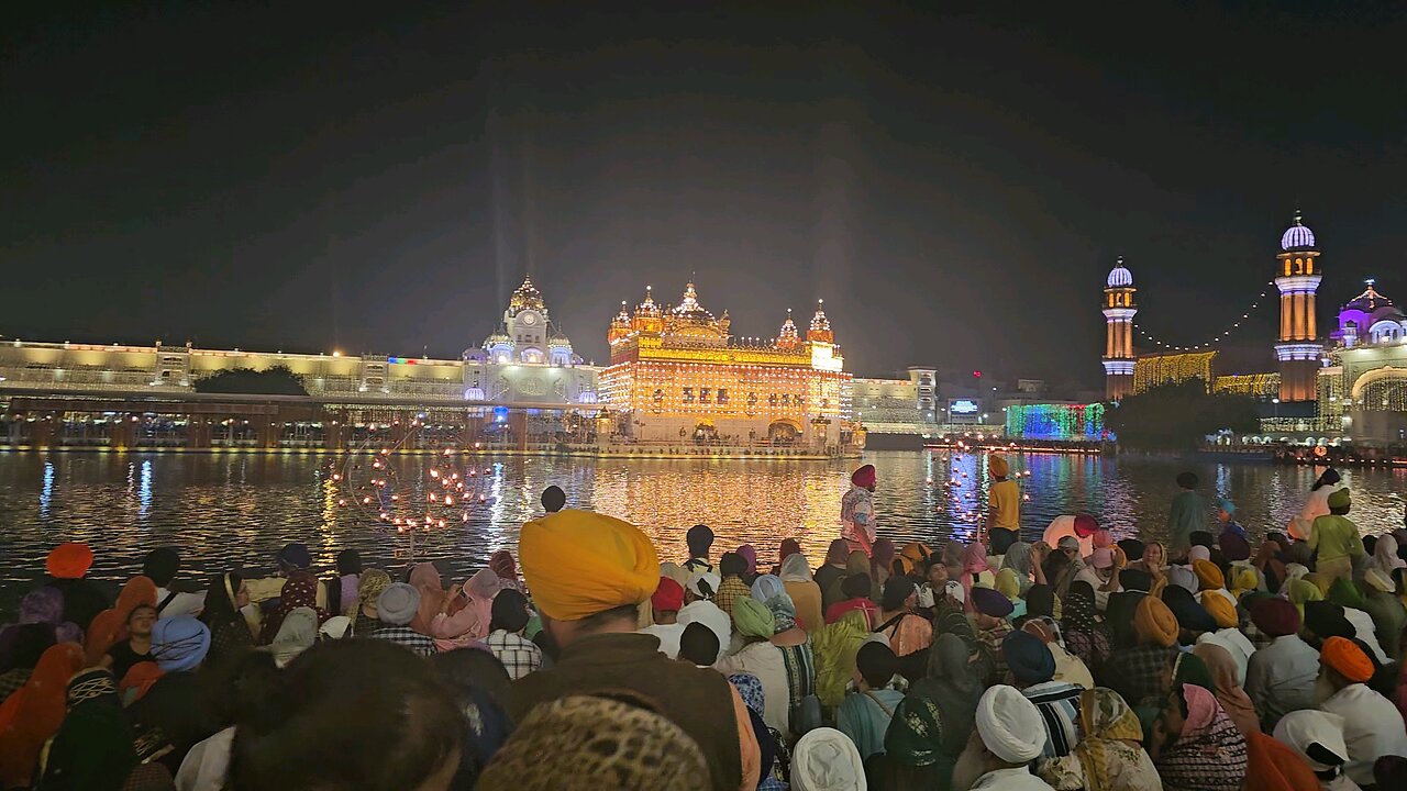 Golden temple on Gurupurab night