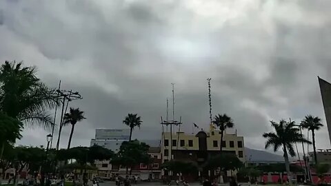 Efectos Especiales: OVNI en la Plaza de Armas de Chimbote