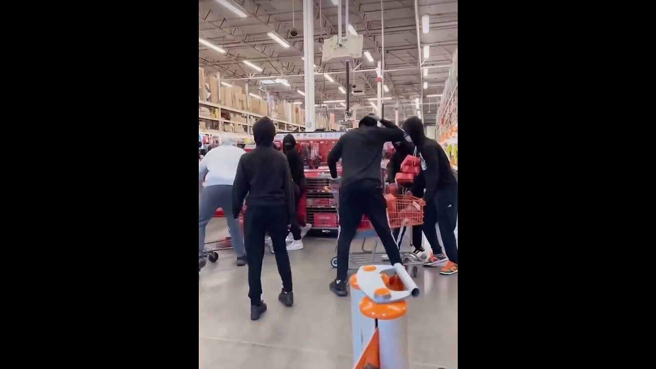 Smash and grab at Home Depot in signal hill CA