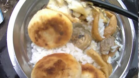 日子真的越来越难过了，猪内变成了鸽子肉和萝卜干，连青菜都没有，而且农民种地还需要交税