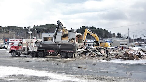 La démolition du Burger King et du Thaï Express de St-Georges est amorcée