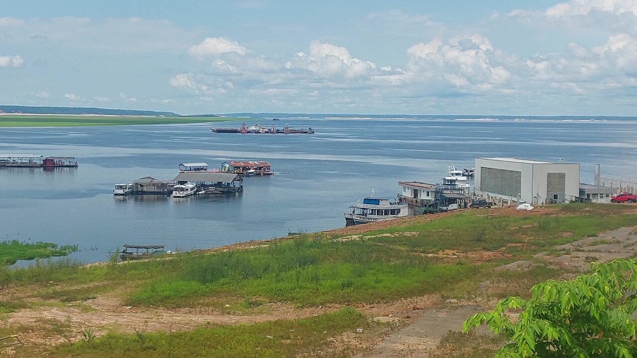Passando pela Ponte Jornalista Phelippe Daou durante a cheia do Rio Negro 2023/2024
