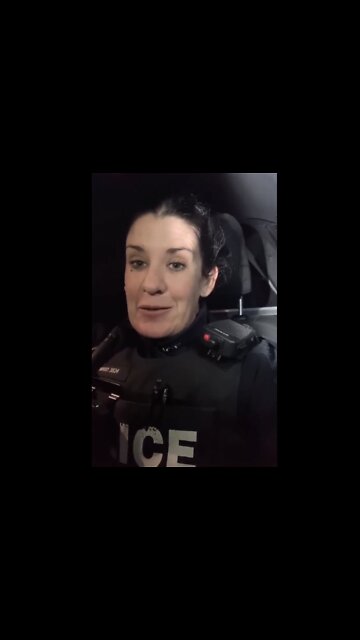 Canada: Policewoman sends out message of support for the trucker convoy against covid tyranny