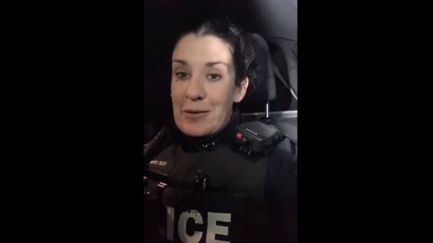 Canada: Policewoman sends out message of support for the trucker convoy against covid tyranny