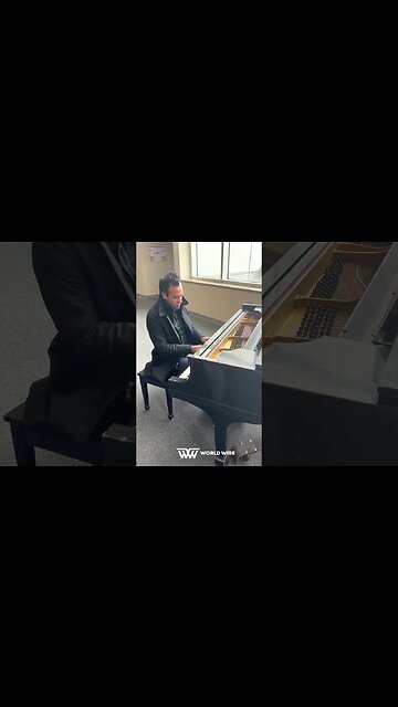 Vivek Ramaswamy Plays The Piano While On Bus Tour Through IowaWorld-Wire #shorts