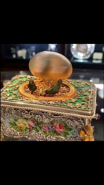 A jaw-dropping old world music box!