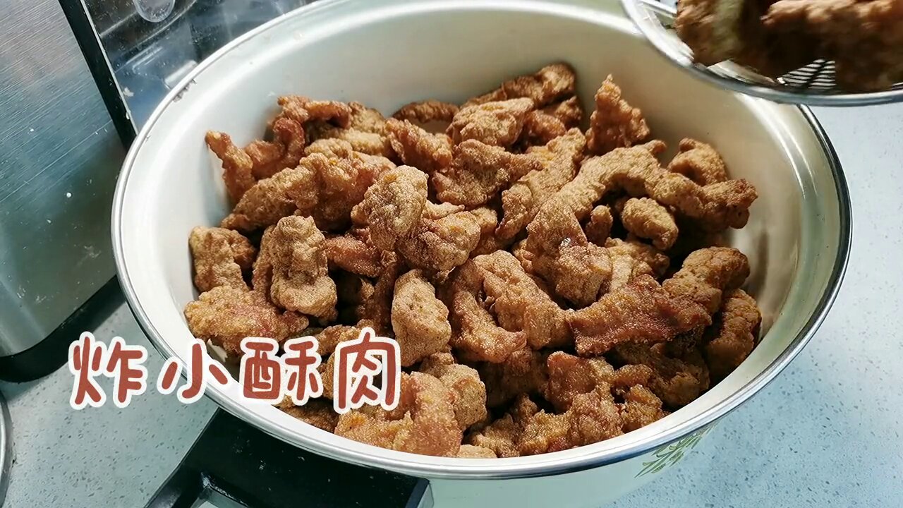 Deep-fried crispy pork 炸酥肉