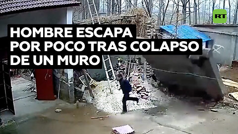 Se salva milagrosamente de ser aplastado por un muro que colapsa