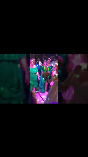 PEGOU, CASOU… #shorts #bouquet #festadecasamento #bastidores #casamento #show #vidademúsico #noiva