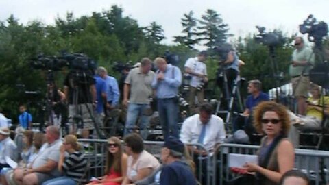 A pan of the crowd at the Mitt Romney Bow event 7 12 20