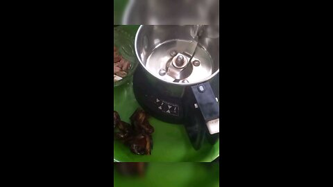 இந்த மாதிரி healthyஆன milkshake இந்த summerல குழந்தைகளுக்கு செஞ்சி குடுங்க..