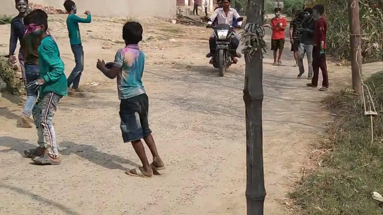बच्चो की जबरदश होली ||क्या बात है
