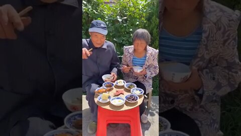 This old couple are so funny! 🤣🤣 #funny #viral #shorts #fyp