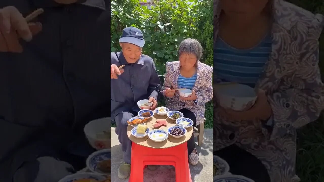 This old couple are so funny! 🤣🤣 #funny #viral #shorts #fyp