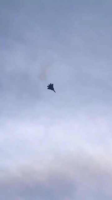 Su-57 ￼ somersaults ￼and acrobatics
