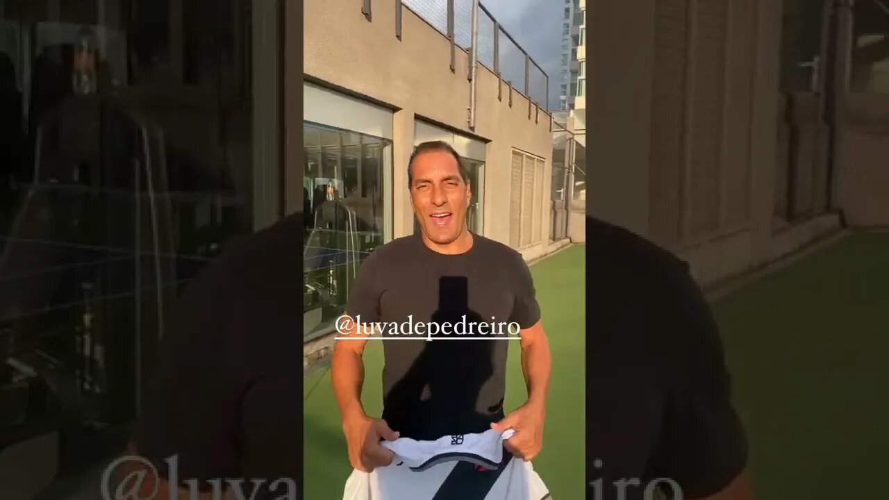 Edmundo falando com o Luva de Pedreiro juto a Eri Johnson