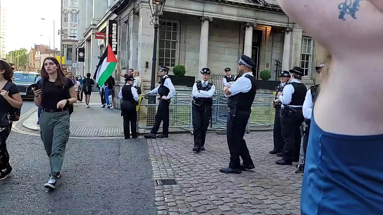 out side the isreal embassy #metpolice