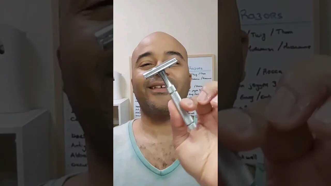 ASMR SINGING OF Giesen & Forsthoff Razor๐๐๐ช#asmr #shavingproducts #safetyrazor #wetshaving #singing