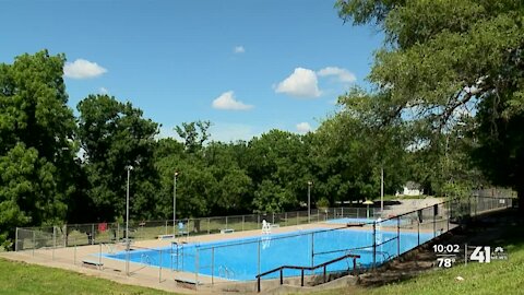 Teen rescued from Kansas City, Kansas, pool after friend runs to fire station
