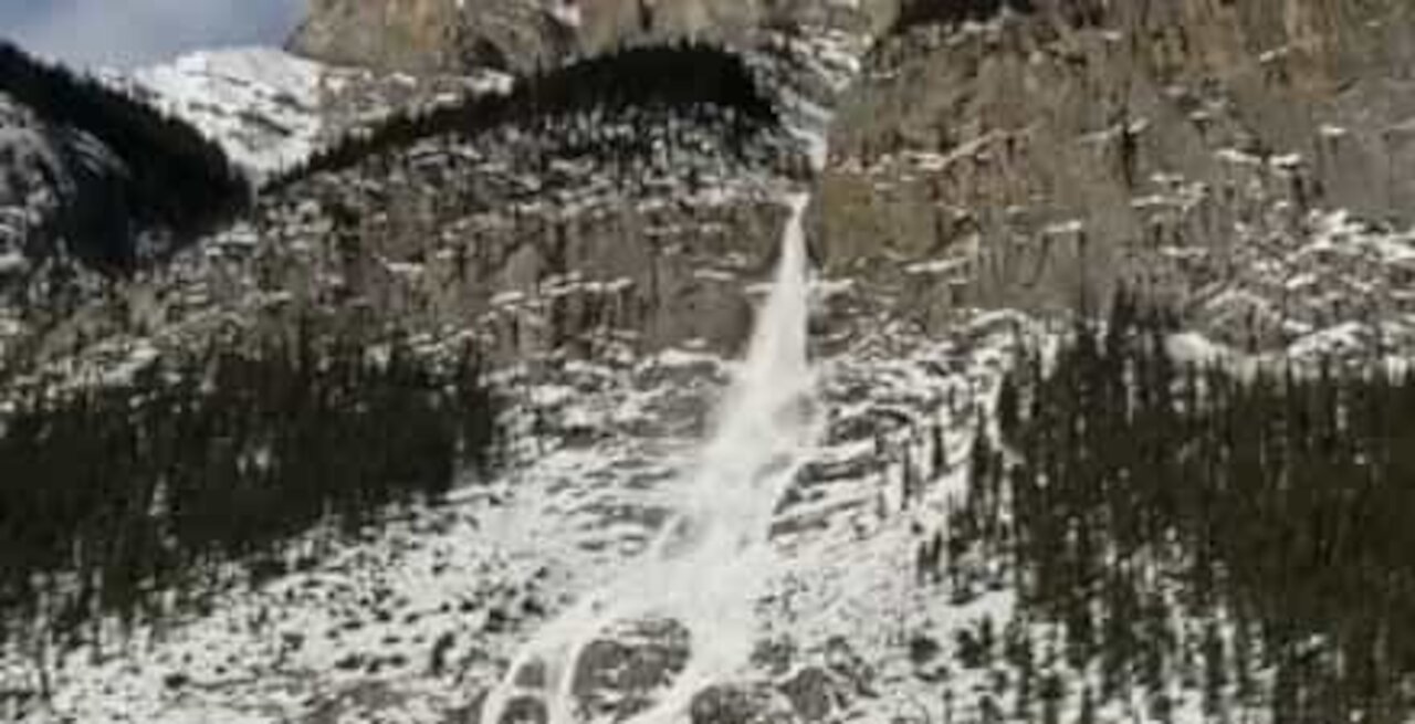 Enorme avalanche cria efeito de cascata no Canadá