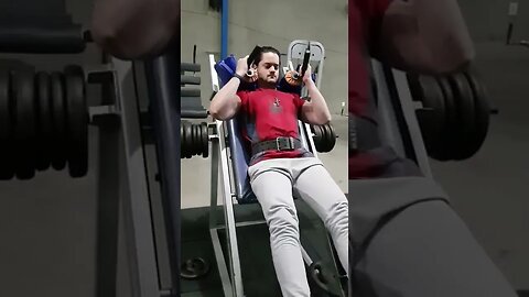 MELHOR EXERCÍCIO PARA CONSTRUIR PERNAS E QUADRICEPS SAO OS AGACHAMENTOS E SUAS VARIANTES - DICA GUTO
