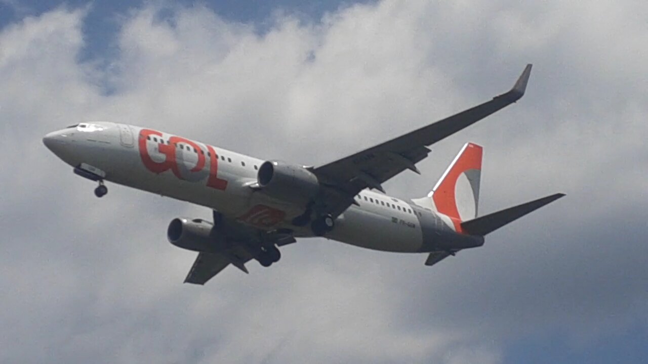 Boeing 737-800 PR-GGN filmado na cabeceira da pista 11 do Aeroporto Internacional de Manaus