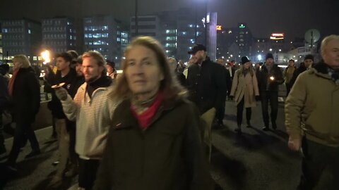 Frihetsmarschen går över Guldbron